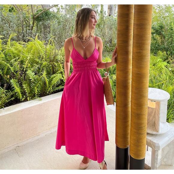 ZARA BLOGGER FAVE!!! V-Neck Dress with Smocked Detail LAST ONE!!! - Picture 3 of 16